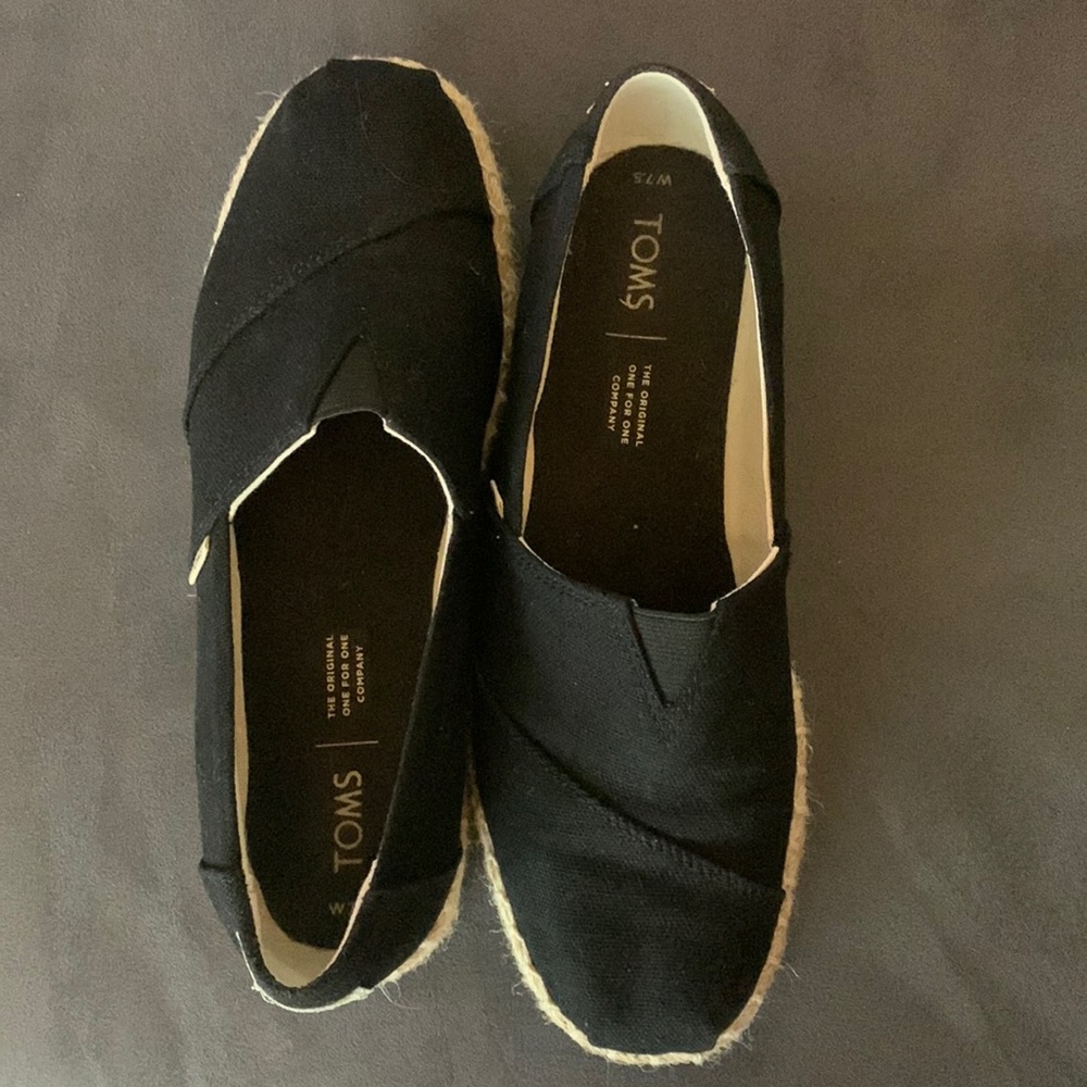 Toms black shoes